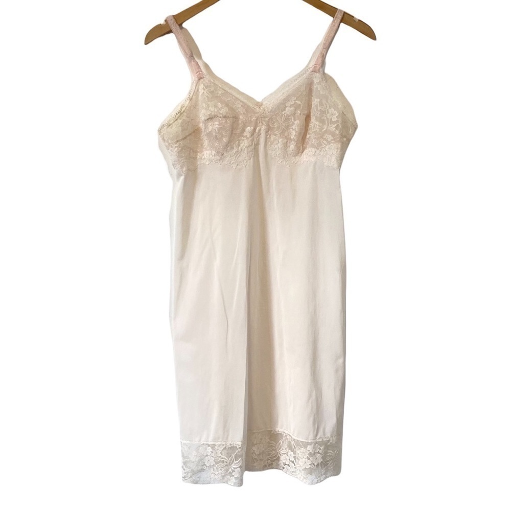 Vintage Vanity Fair Full Slip Blush Pink Lace 100% Nylon Nightie Womens Small 36